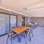 Lale With Private Pool, Sleeps 6 Willa *