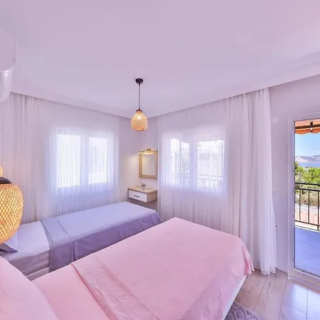 Lale With Private Pool, Sleeps 6 Willa